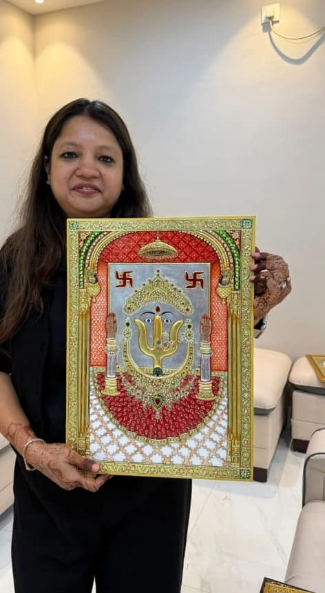 Sweety Harlalka - Founder of Tanjore Creation holding an authentic 24K gold Tanjore painting